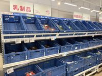 颱風巴威逼近  上海民眾搶購生鮮蔬菜貨架見底