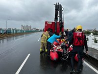 颱風襲台嘉義各溪流危險警戒  1男北港大橋落水失蹤