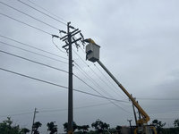 台南受颱風影響逾萬戶停電 台電搶修剩415戶停電