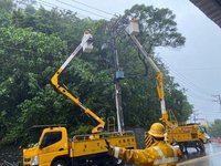颱風巴威侵襲 新北市晚間逾1900戶仍停電