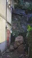 土石滑落砸損民宅無人傷　基隆市府啟動住戶安置
