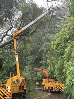 颱風巴威釀桃竹逾7千戶停電　苗栗多路段坍方封閉