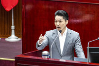 蔣萬安赴議會施政報告　提索資議題與簡舒培互嗆
