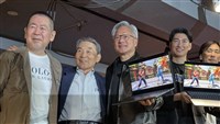 黃仁勳憶創業低谷：輝達曾押錯技術  SEGA看見人才