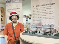 90歲嬤無師自通微縮模型鍾情舊建築 中市百貨辦個展