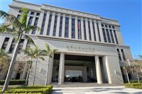 桃園男原子筆改護照日期企圖闖關 判刑1年2月