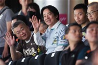 總統現身中職明星賽　陳鏞基最老開轟終止郭天信連敗