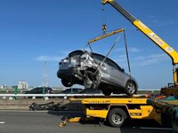 國1竹北段槽車、2轎車事故　1男一度命危回堵排除