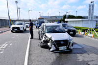 桃機一號停車場外轎車自撞　肇事原因待警方調查