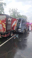 南投竹山小貨車撞砂石車　1人不治