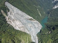 萬里溪堰塞湖穩定溢流  視累積雨量發布警戒
