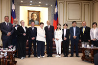 接見歐洲議會波蘭籍保守黨團議員　韓國瑜盼深化合作