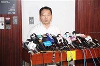 港媒：前民主黨主席胡志偉獲准在英國停留半年