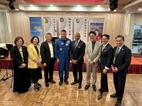 蔡其昌率團赴台灣日僑宴  前紐約市長亞當斯出席支持