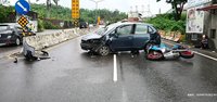 台3線旗山段車輛自撞打橫　後方重機碰撞釀3傷