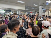 颱風影響中轉客滯留金門　數百人仍待疏運