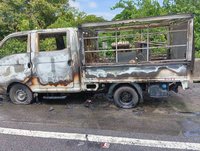 國1銅鑼段貨車起火 疑車斗載運機具過熱4人緊急逃生