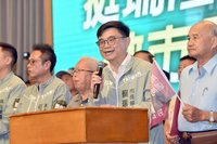允推人本交通改革　藍綠高雄市長參選人簽署承諾書