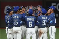 悍將下半季打擊落差大　光總：緊咬戰況消耗體能
