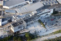 熊本震後永旺商場傳爆炸聲　外牆被炸飛砸中過路車輛