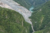 萬里溪堰塞湖穩定溢流  結構完整無立即破壞跡象