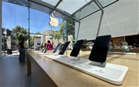 亞馬遜業績雲端亮眼　蘋果營收放緩等待Siri AI