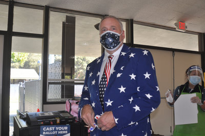 美大選投票  加州選民：誰當選都不會是世界末日