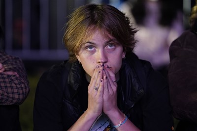 開票不若預期 白宮外拜登支持者歡欣變凝重