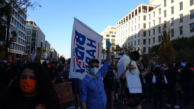 「慢走不送」拜登支持者聚白宮外向川普道再見