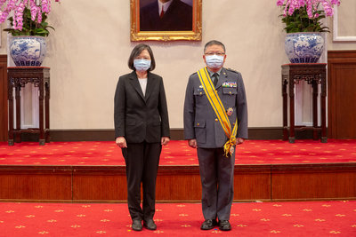 總統：強化國防能力刻不容緩  讓國軍戰力更堅強