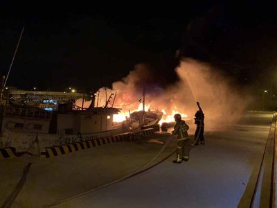 澎湖馬公第三漁港火燒船  3漁船遭殃損失逾千萬