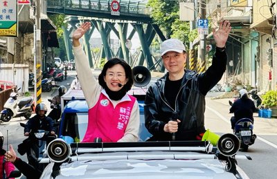 選前黃金週末 蘇巧慧鶯歌車掃、洪佳君新莊拜票