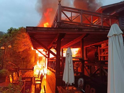 台中新社餐廳火警 木造建築竄火舌