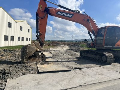 假借園藝租農地傾倒廢土 台中警爬車敲窗逮人