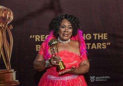 漫威「黑豹」女星康妮丘梅病逝 享壽72歲