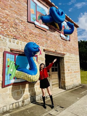 淡水古蹟新打卡點 響尾「屁屁蛇」秀愛心吸睛