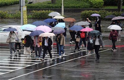 19日鋒面通過北部東半部連3天雨　下週天氣回穩偏熱