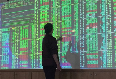 台積電領跌 台股早盤跌244點暫失23000點