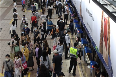 板南線上班尖峰列車暫停 北捷:為維持安全間距