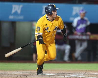 陳子豪與味全龍隊完成簽約 保障平均月薪百萬元