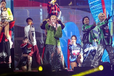 郭富城嗨唱小巨蛋 「對你愛不完」手勢舞掀回憶殺