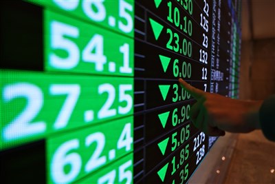 電子股重挫　台股大跌890點創波段新低