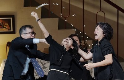 舞台劇「八月,在我家」 打架場面描繪家庭風暴