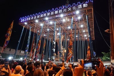 恆春豎孤棚17支隊伍競技 石心生命禮儀隊奪順風旗