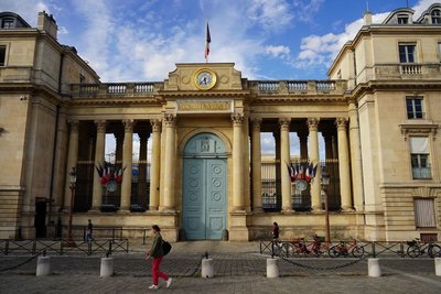 法總理正式遞辭呈　馬克宏近日任命新人選