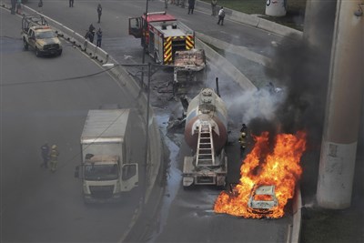 墨西哥市瓦斯槽車爆炸近60傷 波及無軌電車站