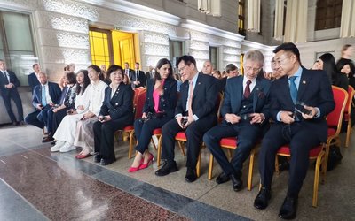 故宮捷克展揭幕 江啟臣領跨黨派立委支持文化外交