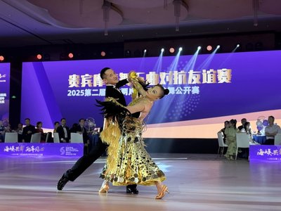 兩岸國標舞聯誼賽上海登場 樂齡舞者展風采