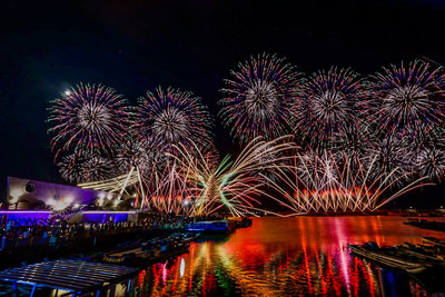 嘉義東石海之夏煙火秀 1.8萬發點亮中秋夜空