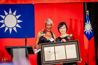 西雅圖駐處賀國慶 阿拉斯加州議員轉致友台決議